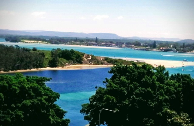 Apartment with lake views, sleeps 6/in CBD, walk to beach/cafes/restaurants.