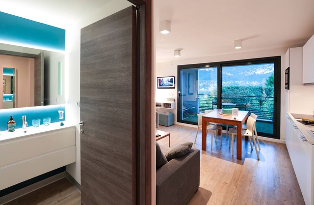 Apartment with lake view