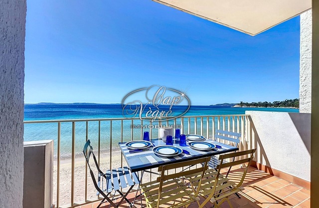 Apartment with sea view and direct access to Cavalière Beach