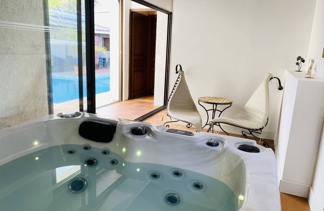 Apartment with swimming pool view