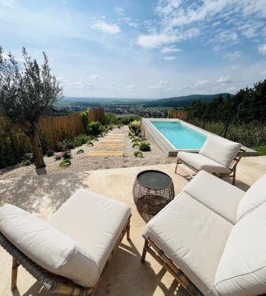 Apartment with the view and private garden