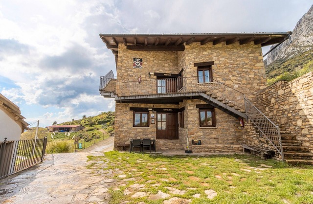 Apartment 'Xisqueta' with Mountain View, Private Garden and Wi-Fi