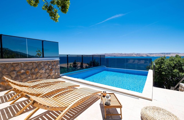 Apartments Matea with Infinity Pool
