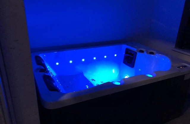 Apartments Tonkita with jacuzzi