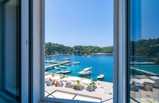 Apartments Villa Royale - Premium One Bedroom Apartment with Sea View