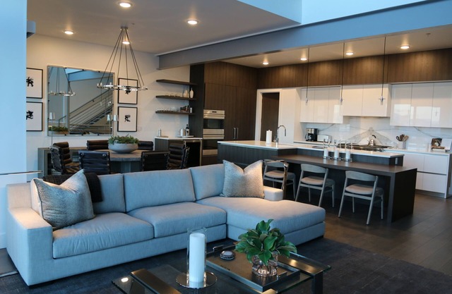 Apex Residence~SKI-IN~SKI-OUT FRONT DOOR~High Elevation Luxury 4 BR & king sofa