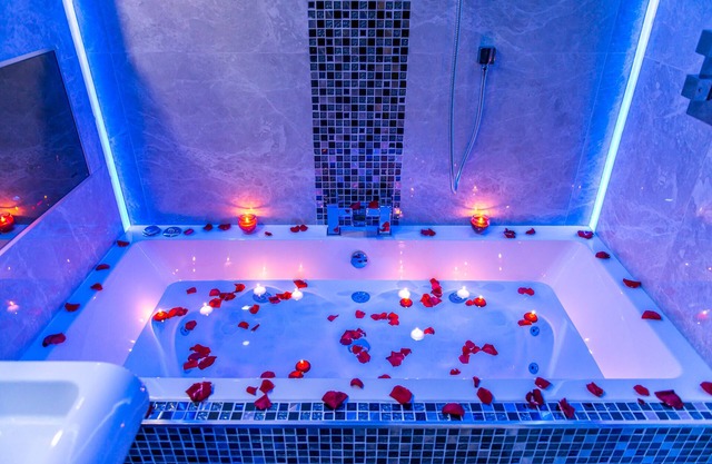 Aphrodite suites The Royal Spa Suite JET SPA BATH