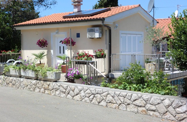 app. 42 m², bathroom, bedroom with balcony, living room, terrace, kitchen, beach