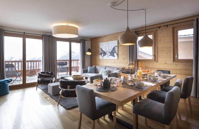 Appart 130m², full services 4 *, 4 bedrooms, 4 bathrooms/d, south balcony and 2 parking spaces