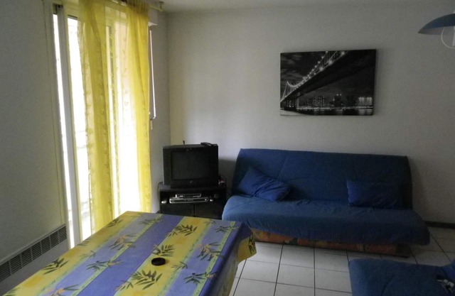 APPART 4/6 2 * 400m from the center TARIFF HTE 240 BS 200 euros CURE 445e Cheq vacance