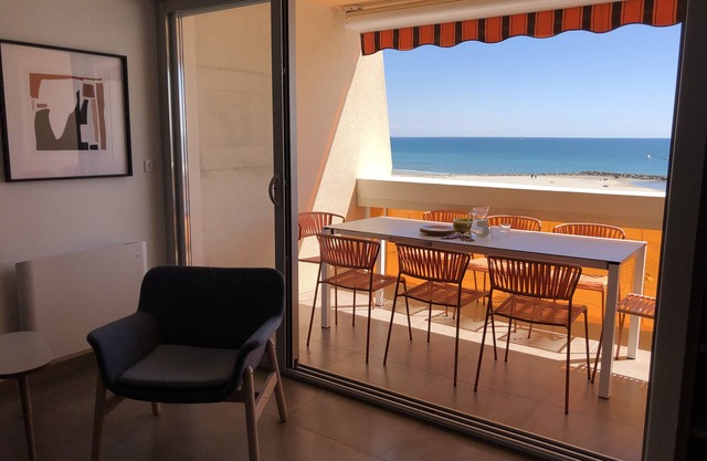 Appart. 75 m2 2 bedrooms location facing the sea and in the heart of Palavas