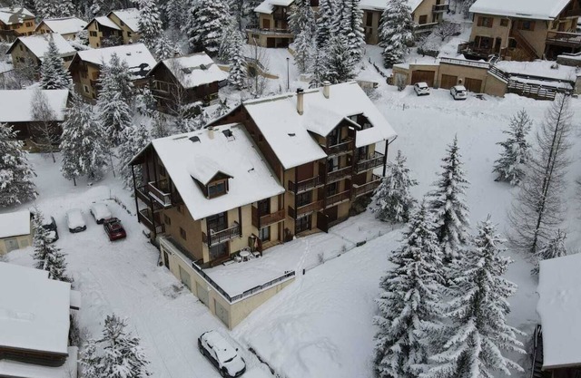 Appart. Quiet 2P, south-facing balcony and box, 6 kms from Briançon and Montgenèvre,