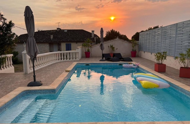 Appartement Dans Maison Pierre Blanche du Quercy Avec Accès Privé à la Piscine