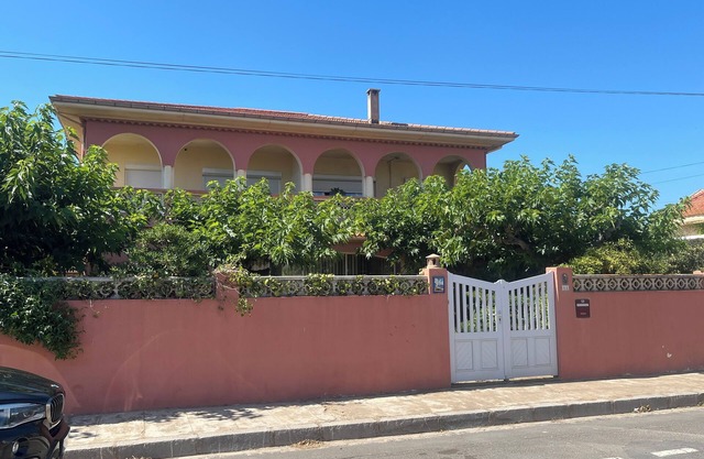 Appartement 1er étage d'une maison de famille, à 50 m de la plage.