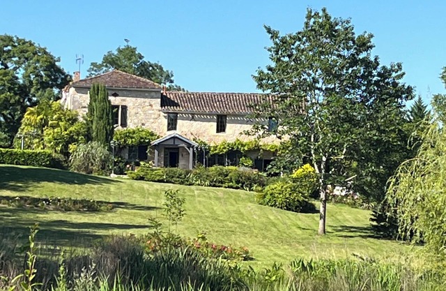 Appartement de Charme Dans une Propriété Campagnarde et une Région Touristique
