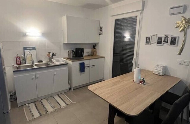Appartement de Deux Chambres Idéalement Placé