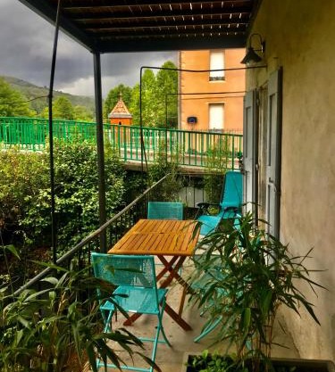 Appartement de village face à la rivière