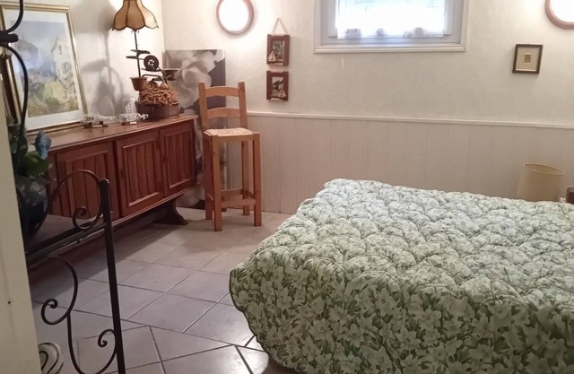 Appartement en Sous sol Dans Pavillon a la Campagne