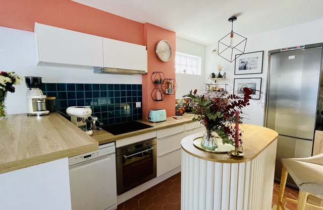 Appartement Lumineux, Dernière Étage, Traversant Avec Deux Balcons