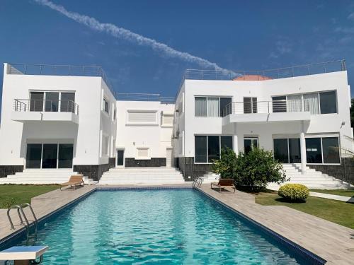 Appartement Luxueux En Résidence vu sur mer à 50 mètres de la plage