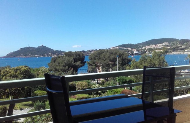 appartement vue mer piscines parking LES CORAUX AGAY PLAGE