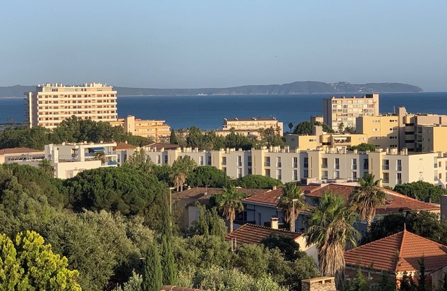 Appartement vue mer Proche Plage et Commerces, Avec Place de Parking