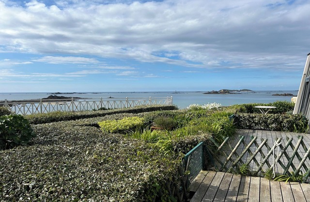 Appartement vue sur mer Accès Direct à la Plage de St Enogat