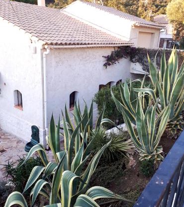 APPARTEMENTS DANS VILLA EN REZ DE JARDIN