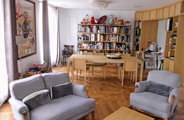 Appartment in a typical parisien building next to "Gare du nord"