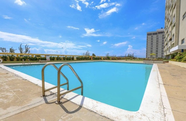 Appealing 3 bedroom with Pool, Balcony and Scenic View, Kingston Waterfront.