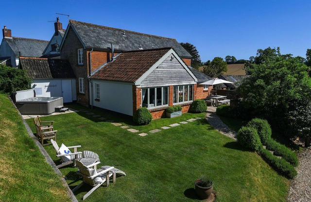 APPLE MILL, family friendly, luxury holiday cottage in Sidmouth