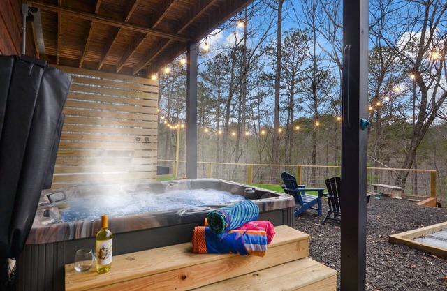 Apple Orchard Escape- Charming cabin in Ellijay's heart!