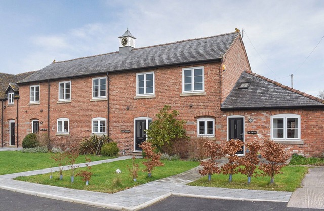 Apple Tree Barn- UK40791