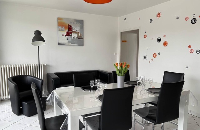 Appt 55m², 4-5 pers, 100m beach, parking, adult bike hire, WIFI