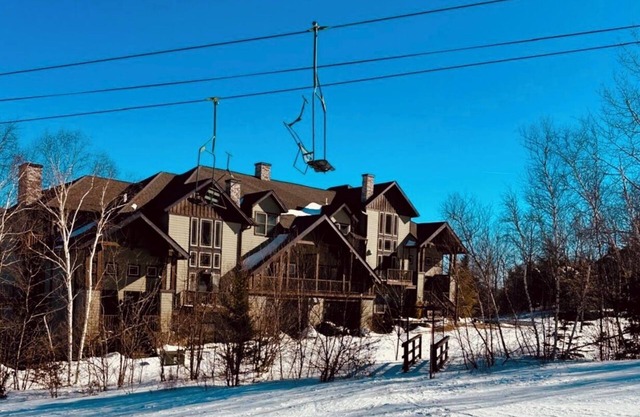 Apres Ski Luxury SKI-IN/OUT HUNTER MOUNTAIN Slopeside STEPS to Ski School Lodgen