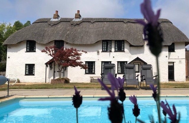April Cottage Pool + Hot Tub by NewFo.rest