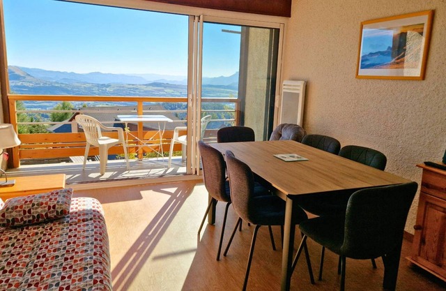 Apt 6 pers, south balcony, central, pets allowed, parking, WiFi, dishwasher