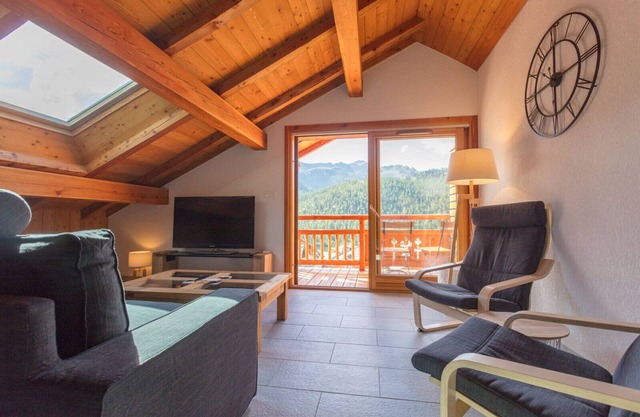 Apt Camille, beautiful on-piste 2 bedroom apartment