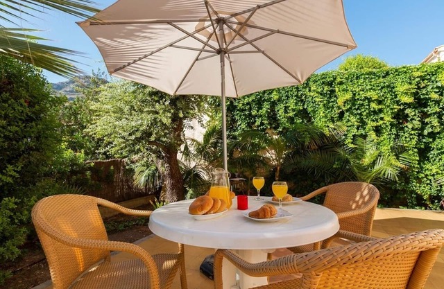 Apt. David Petit, A/C, terrace, beach: 250 m, communal pool 280 m, WIFI,