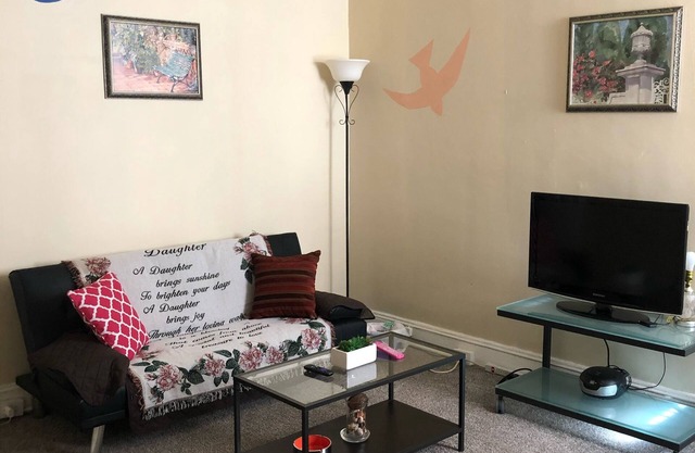 Apt near St. Christopher Hospital &Shriners Children Hospital