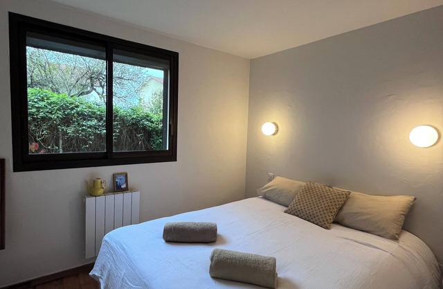 Apt terrace in Meythet beautiful exposure bedroom and separate toilet 4 per max