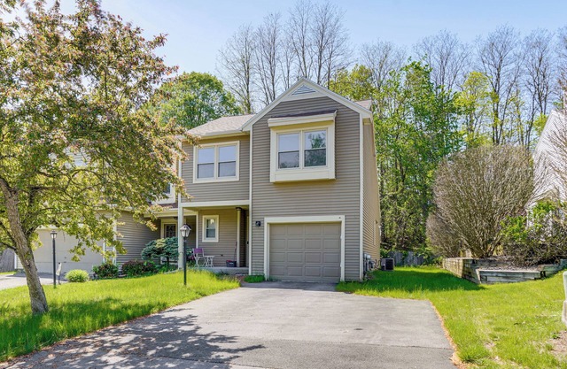 Apt within Townhome: Albany Estate w/Yard Access