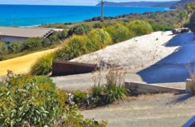 Aqua Beach House Great Ocean Road. Spectacular views. Pet friendly.