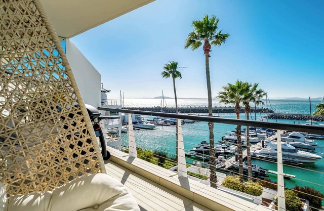 Aqua Views at the Waterclub in Cape Town