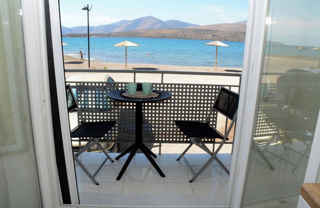 Aquamarine- beach flat in Itea