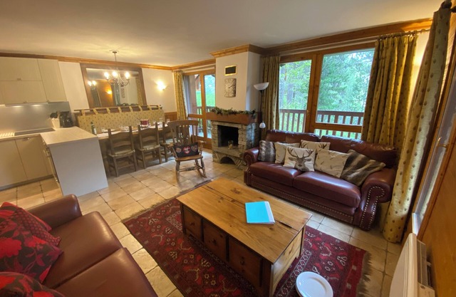 Arc 2000 Chalet, Peaceful Chalet By Slopes with Pool/Spa