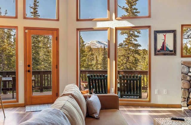 Arcade~HotTub~Views!~KingBds~Dogs~35min->Breck~Fast WIFI