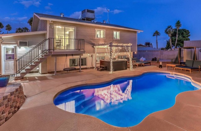 Arcade Lounge-Pool+Spa, Pool Table, Close to STRIP