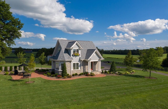 ARCADIA FARM COTTAGE - Luxury Bluegrass Retreat for 6 Near Kentucky Horse Park