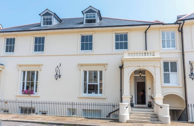 ARCHERY RETREAT, pet friendly, with a garden in St Leonards-On-Sea